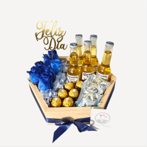 Bandeja con 7 rosas, hortensia, 3 galletas, 6 bombones ferrero rocher, 5 coronitas y topper