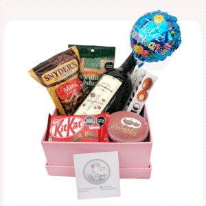 Box con kit kat, vizzio, pringles, snyder´s, frutos secos villa natura, vino y globo