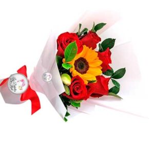Ramo con 5 rosas y un girasol