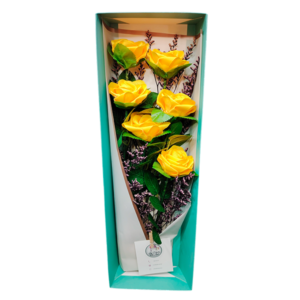 Caja de 6 rosas eternas y caspia