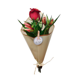 Ramo de una rosa y astromelia rosadas