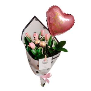 Ramo de 5 tulipanes, mini margaritas, 2 bombones ferrero rocher y un globo